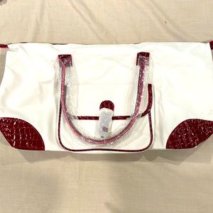 3/$15 🌸 Off white and faux red leather large tote bag